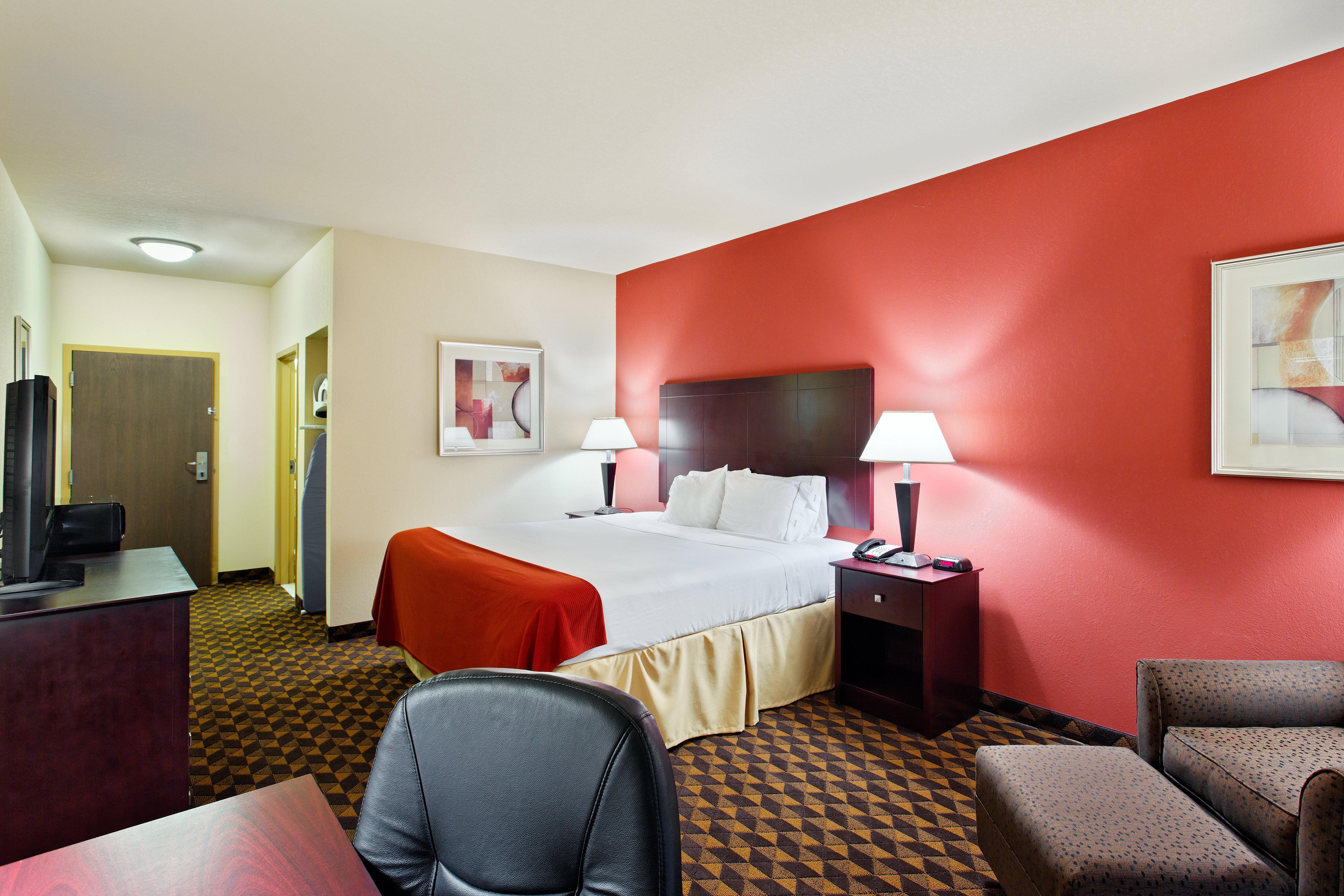 Holiday Inn Express & Suites Malvern By Ihg Екстериор снимка