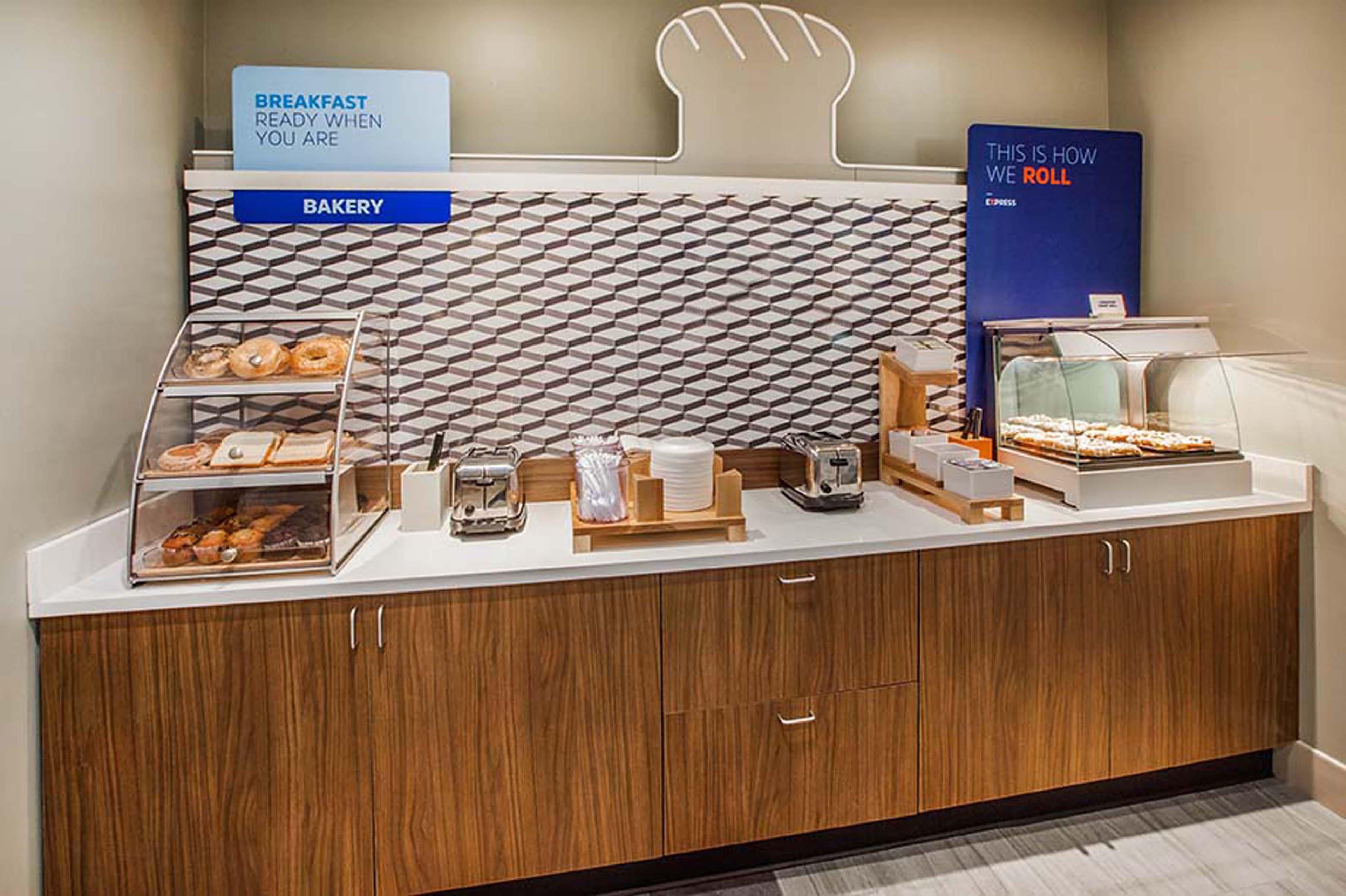 Holiday Inn Express & Suites Malvern By Ihg Екстериор снимка